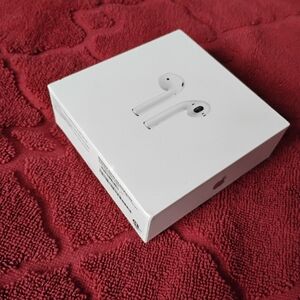 Apple AirPods With Charging Case